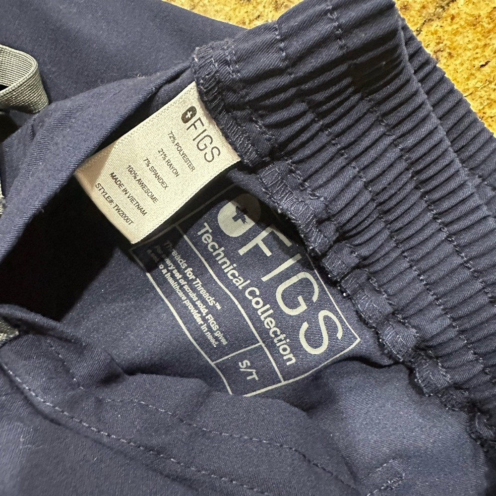 FIGS scrub set, navy